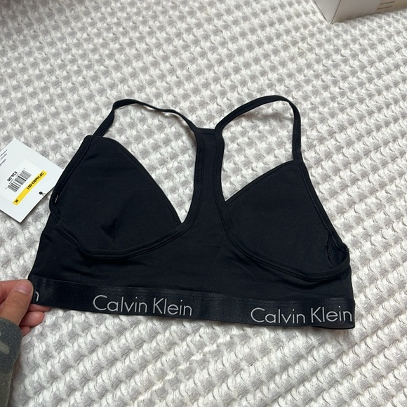 CALVIN KLEIN BLACK BRALETTE SIZE MEDIUM NEW WITH TAGS - Picture 4 of 7